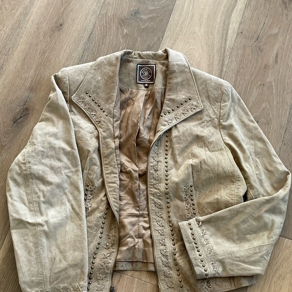 Double D Ranch Taupe Suede Jacket Whipstitch Studs - Picture 3 of 16